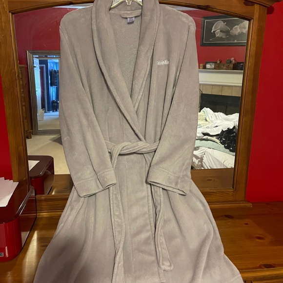 Calvin Klein Other - Calvin Klein long fleece grey robe🖤♥️